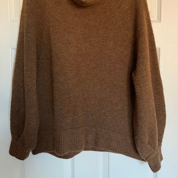 Aritzia Babaton Adichie Sweater - Picture 8 of 12